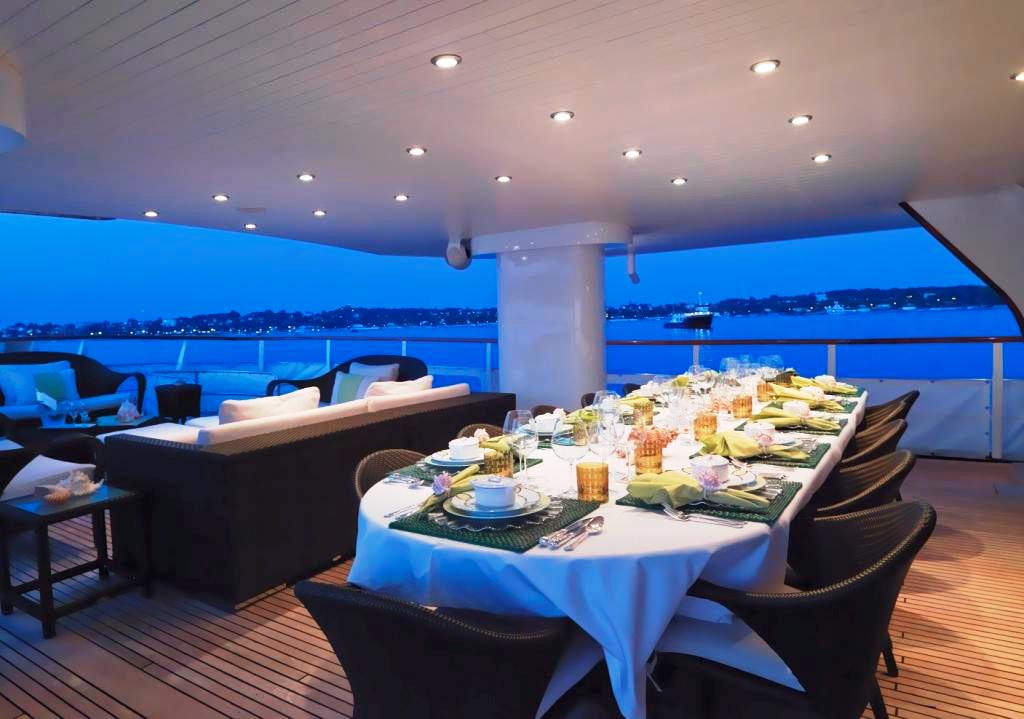 Yacht Expedition VOYAGER, Explorer Superyacht CHARTERWORLD Luxury